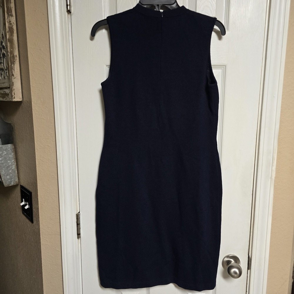 St John S Santana knit ScoopNeck Sheath Dress in Navy knee length sleeveless S 4